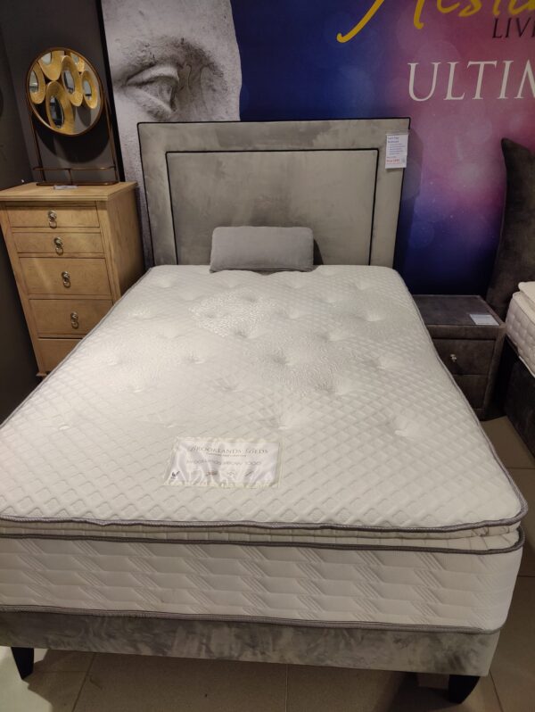 (EX-DEMO) Twin Pipe Bed Stand Celebrity