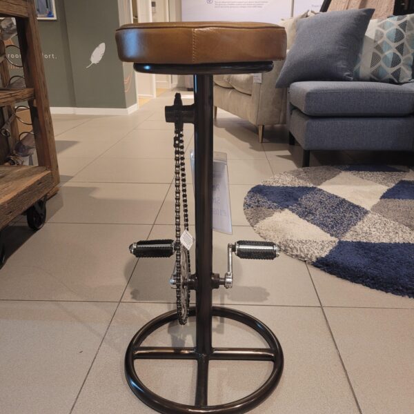 (EX DEMO) World Wide Pedal Stool