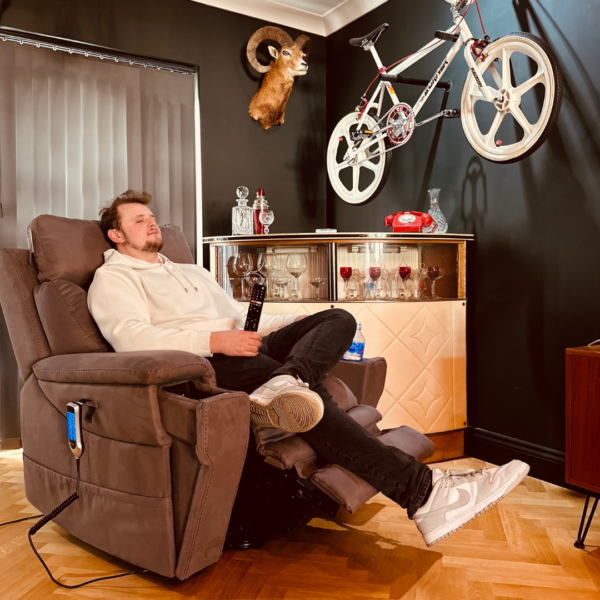LuXe Mobility Laurelton 5 Motor Zero Gravity Riser Recliner - Image 5