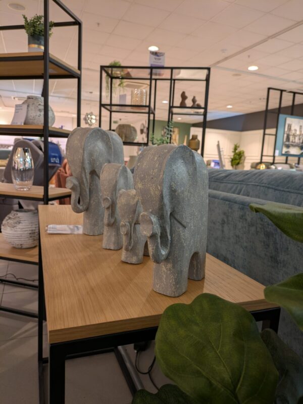 (EX DEMO) Elephant Family Sculpture