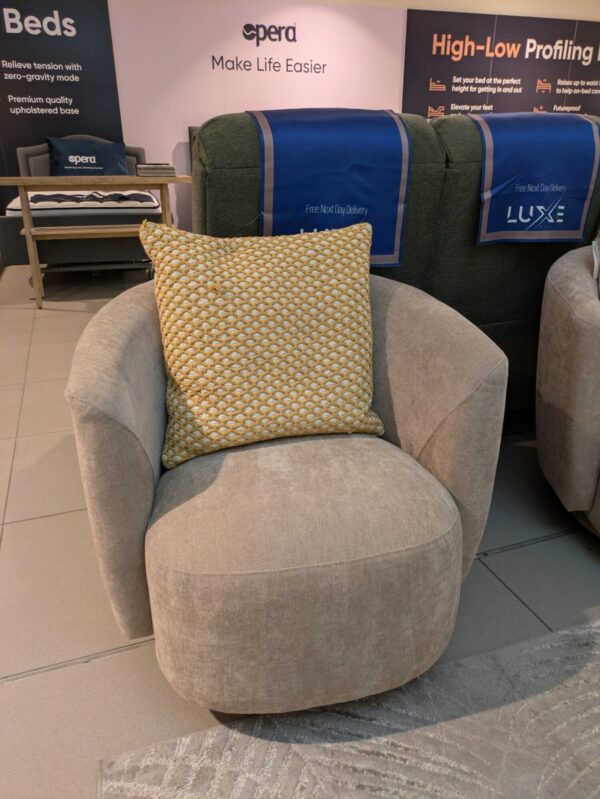(EX DEMO) Bodhi Swivel Chair